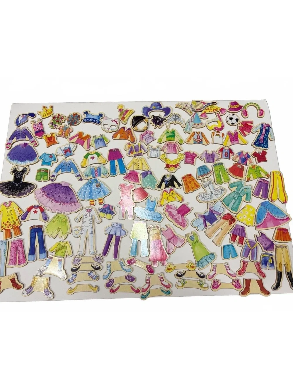 Shure Daisy Girls Magnetic Wooden Dress-Up Dolls with 103 Outfit Pieces